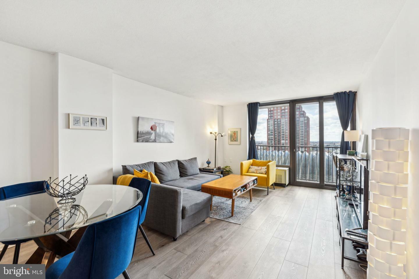 Property Photo: 1420 Locust Street 17R PA 19102