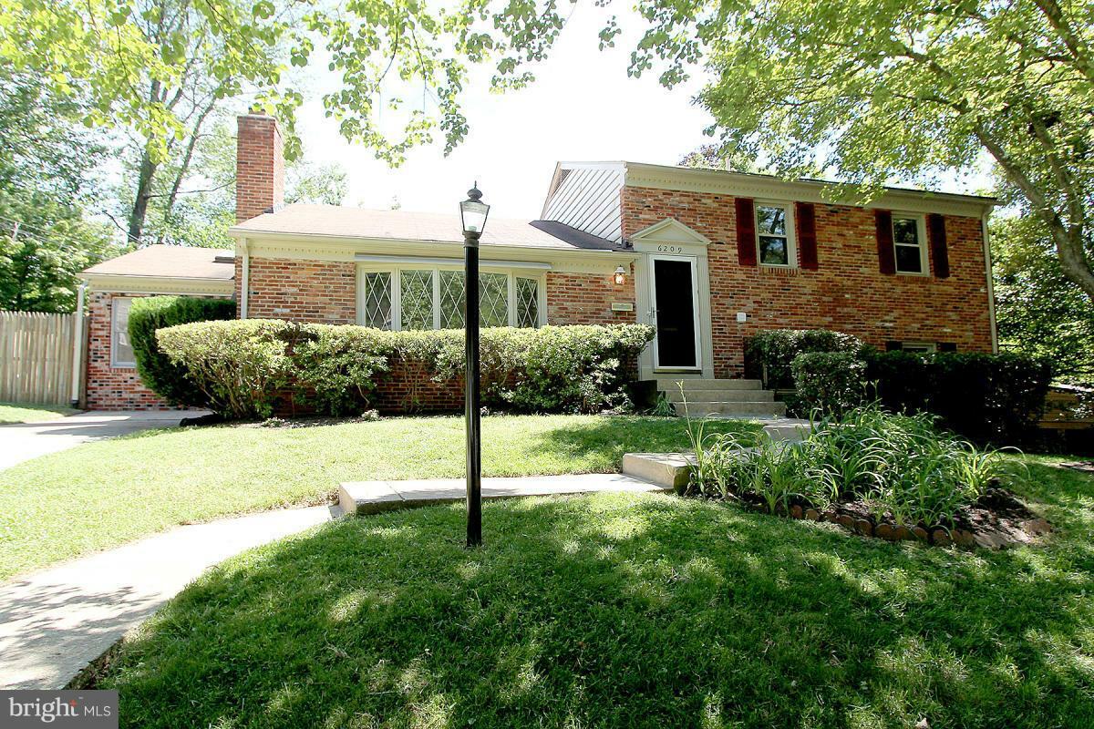 Property Photo: 6209 Redwing Road MD 20817