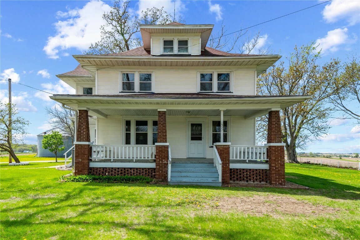 Property Photo: 527 Swisher View Dr SW IA 52338