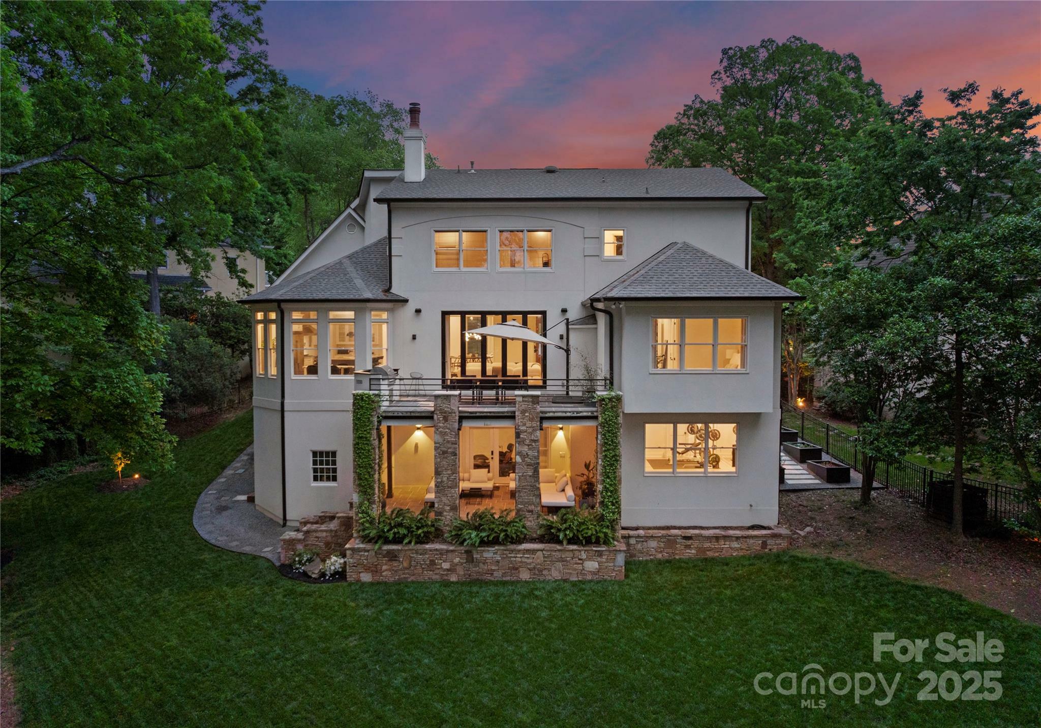 Property Photo: 3933 Ayrshire Place NC 28210