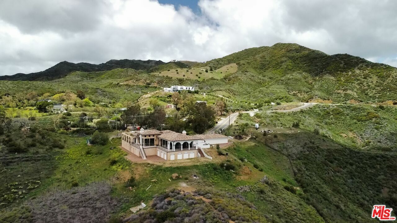 Property Photo:  33182 Mulholland Hwy  CA 90265 