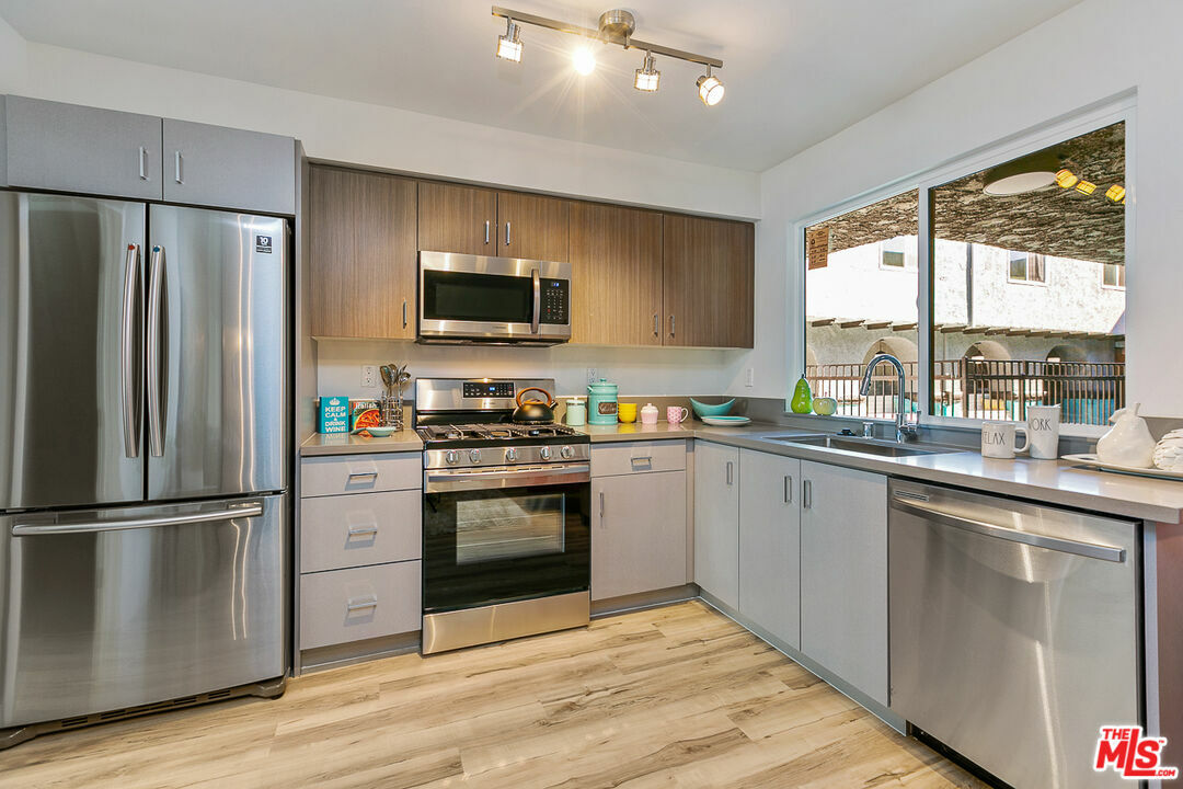 Property Photo: 6640 Woodley Ave CA 91406