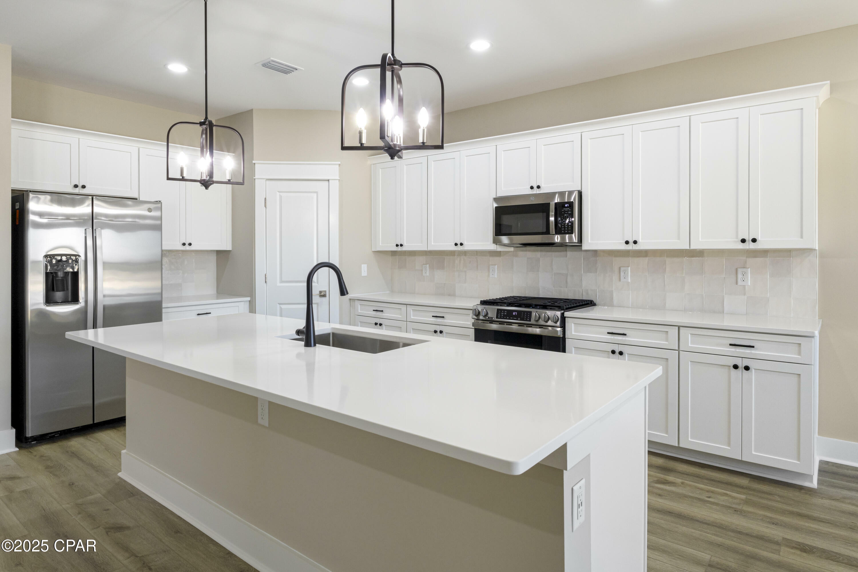 Property Photo: 3837 Red Deer Circle FL 32404