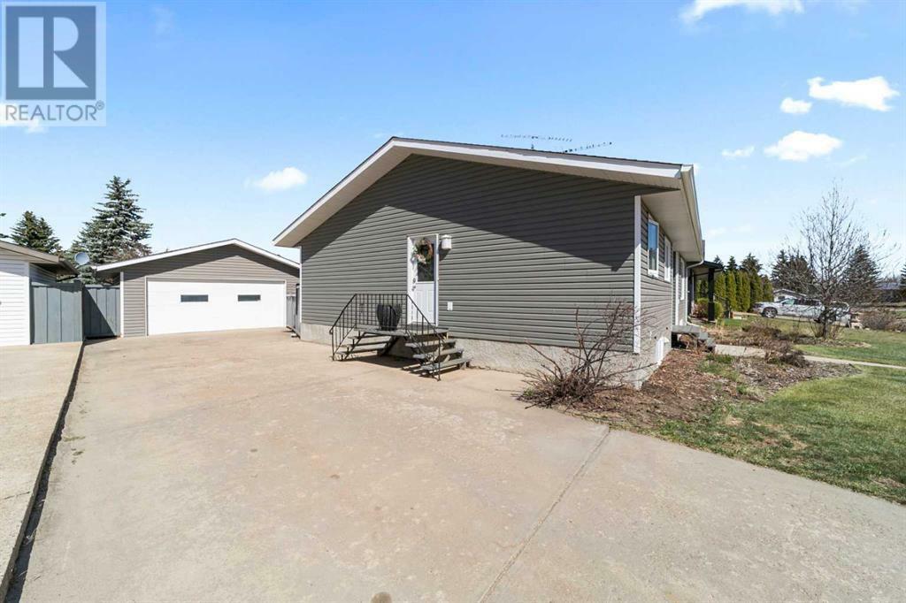 Property Photo:  4 Meadowlark Drive  AB T0B 4C0 