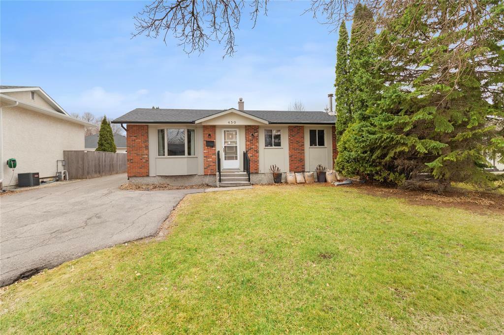 Property Photo: 450 Knowles Avenue MB R2G 1E5