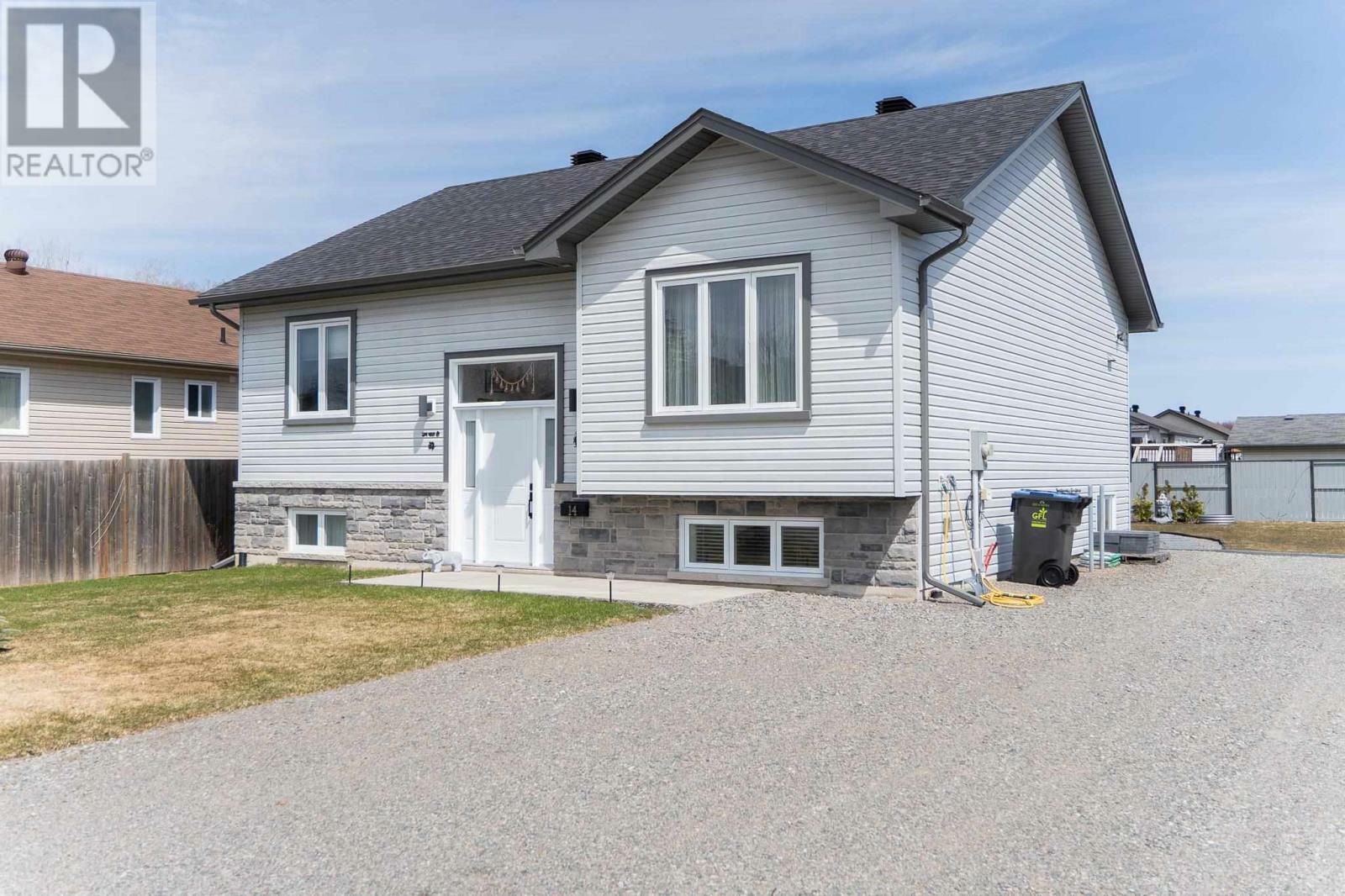 Property Photo: 14 Crestwood Ave ON P6A 6T2