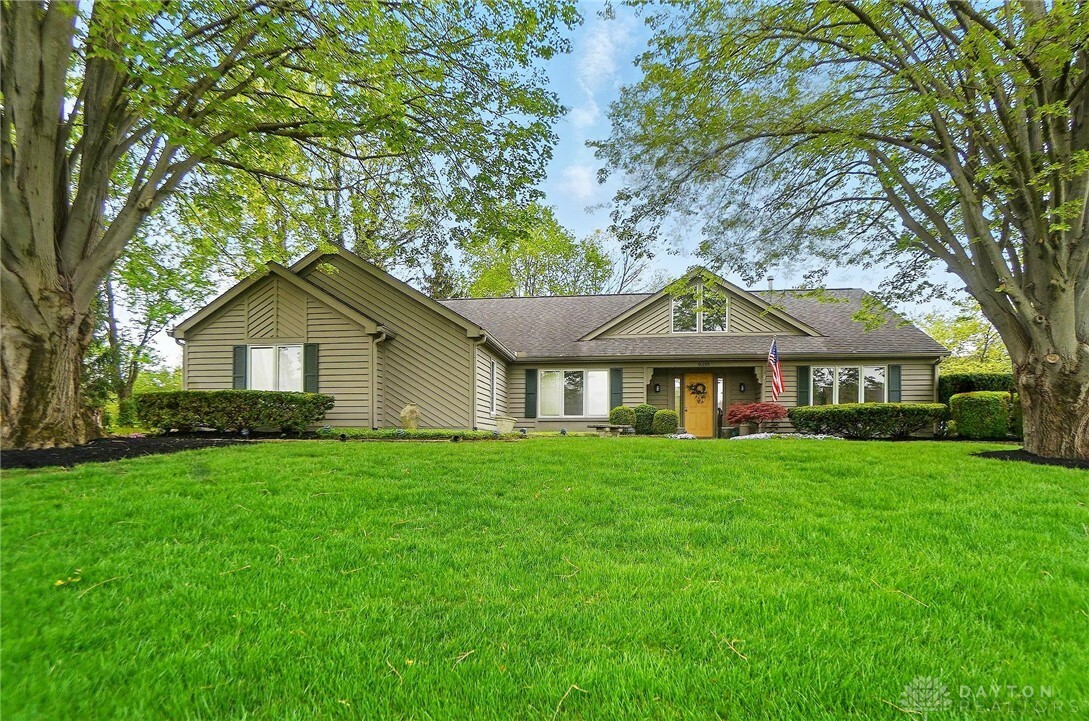 Property Photo: 9395 Foxburrow Way OH 45458