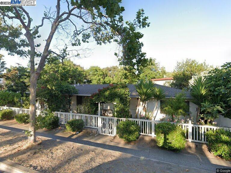 812 Island Drive  Alameda CA 94502 photo