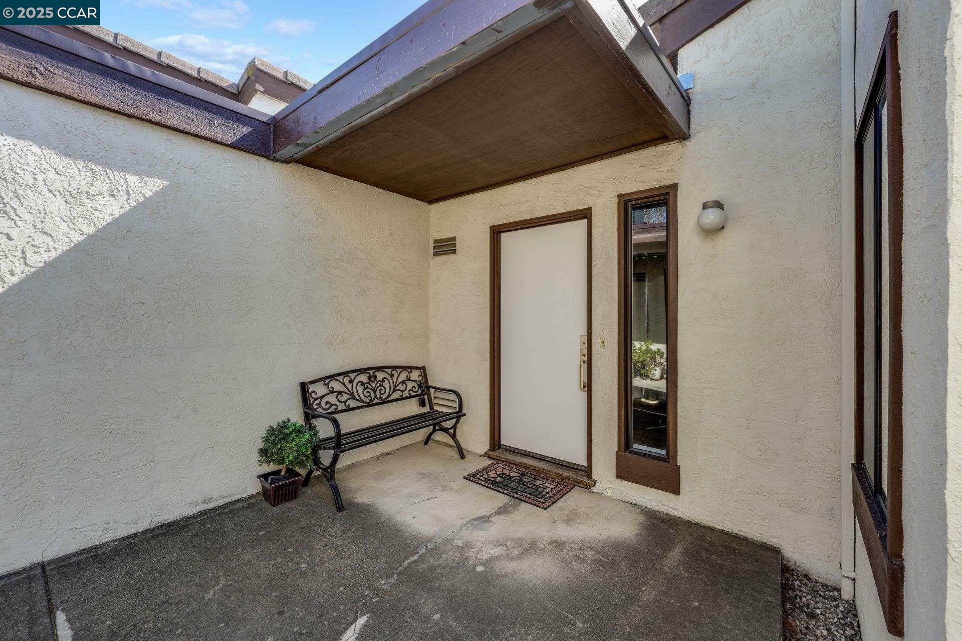 Property Photo: 216 Tangerine Ct CA 94583