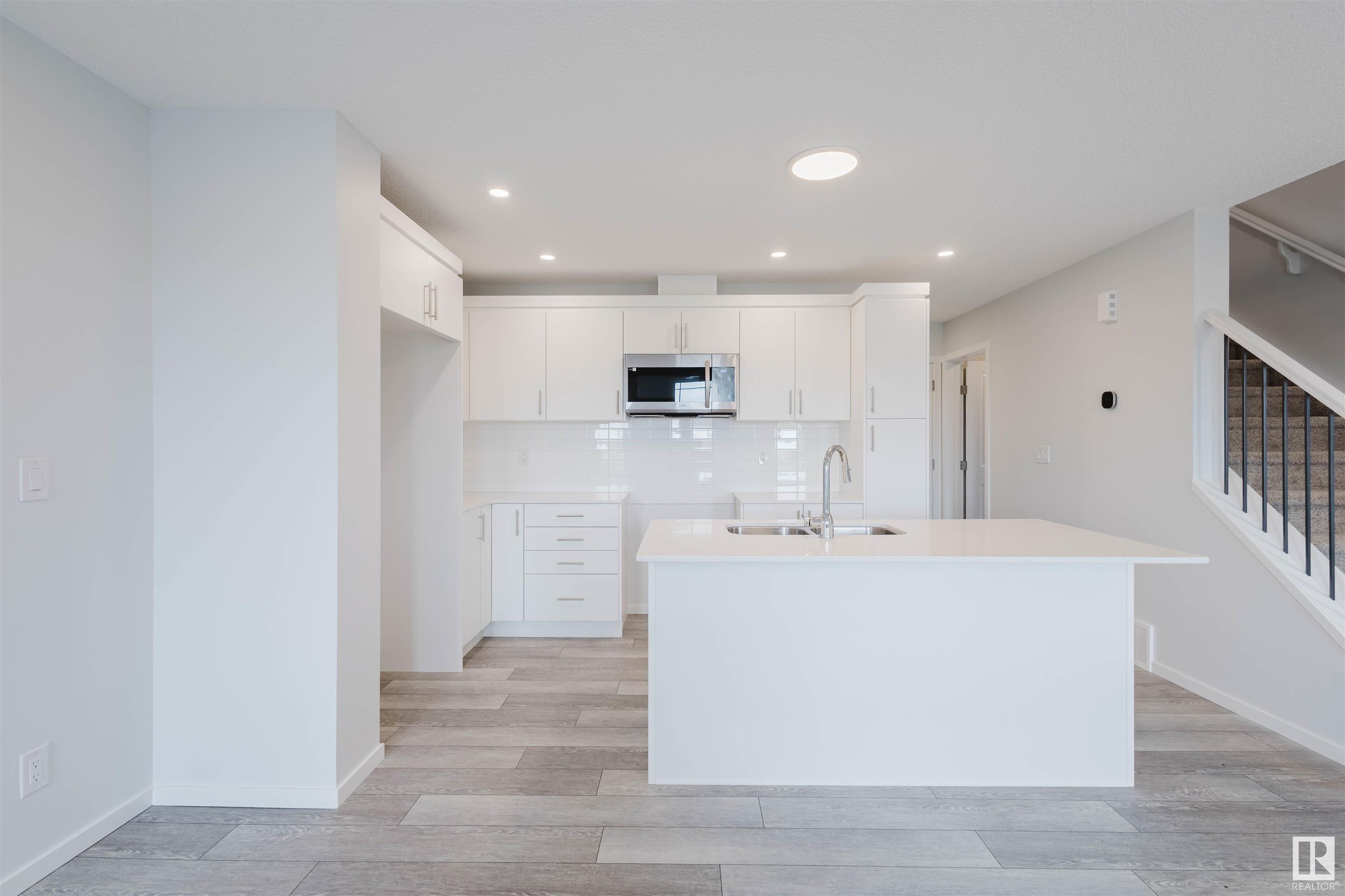 Photo de la propriété:  1026 Hearthstone Boulevard  AB T6H 5E5 