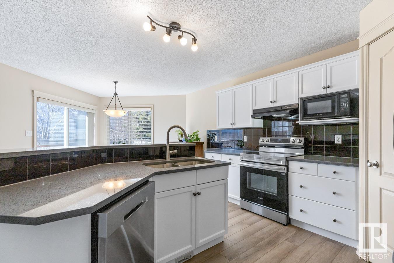 Property Photo:  1116 84 Street SW  AB T6X 1E3 