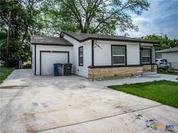 Property Photo: 401 Veterans Avenue TX 76522