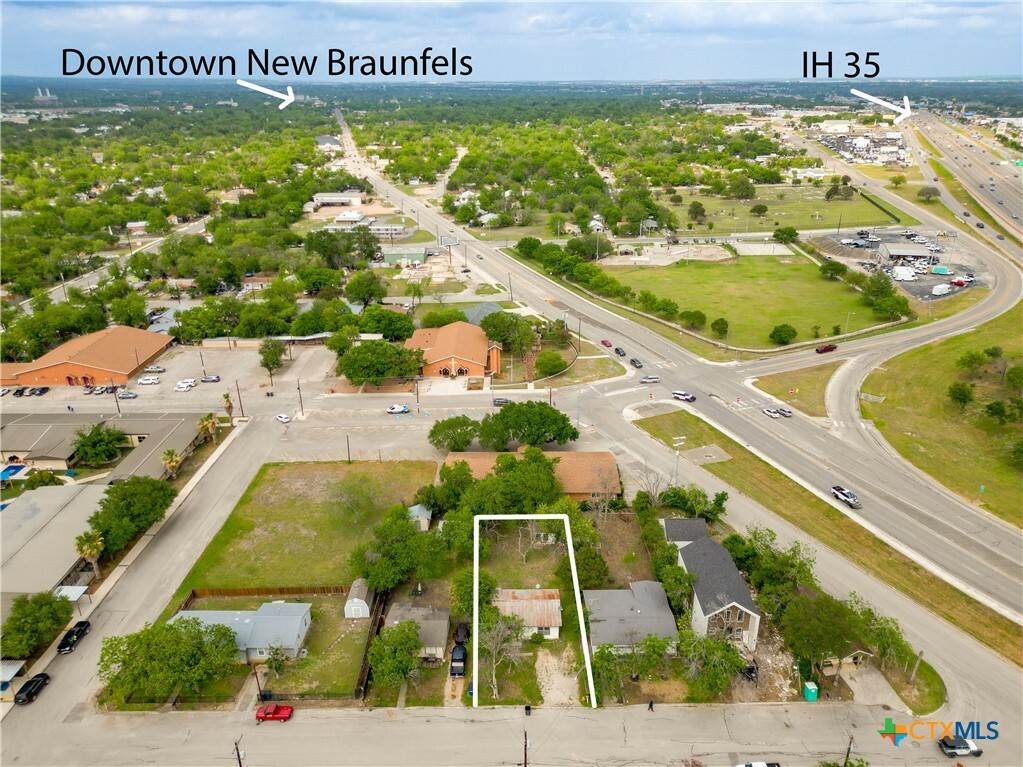 239 School Avenue  New Braunfels TX 78130 photo