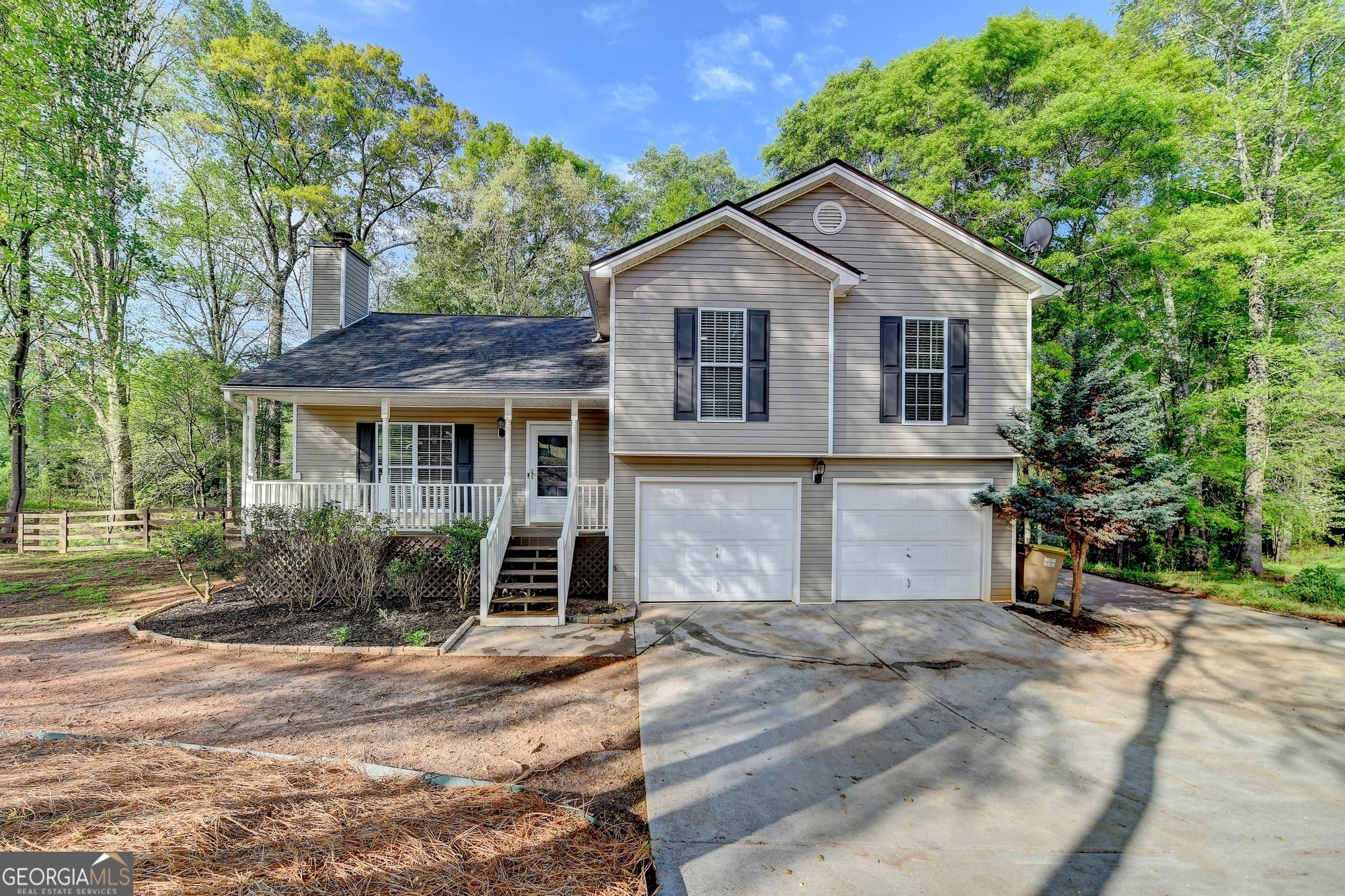 Property Photo: 2025 Emerald Pointe Drive GA 30680