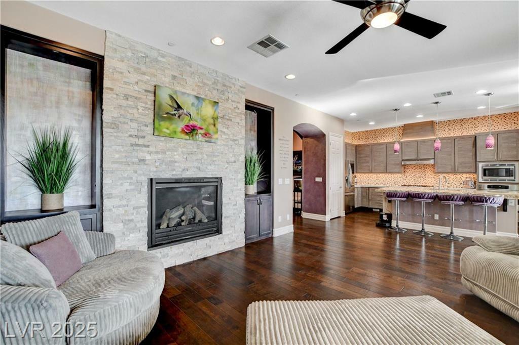 Property Photo:  19 Contrada Fiore Drive  NV 89011 