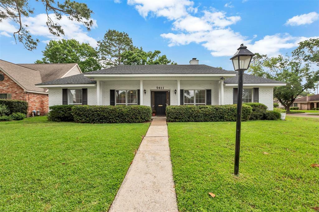 9411 Brown Leaf Circle  Houston TX 77096 photo