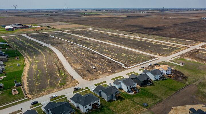 Property Photo: 1007 Wild Oak Drive IA 50124