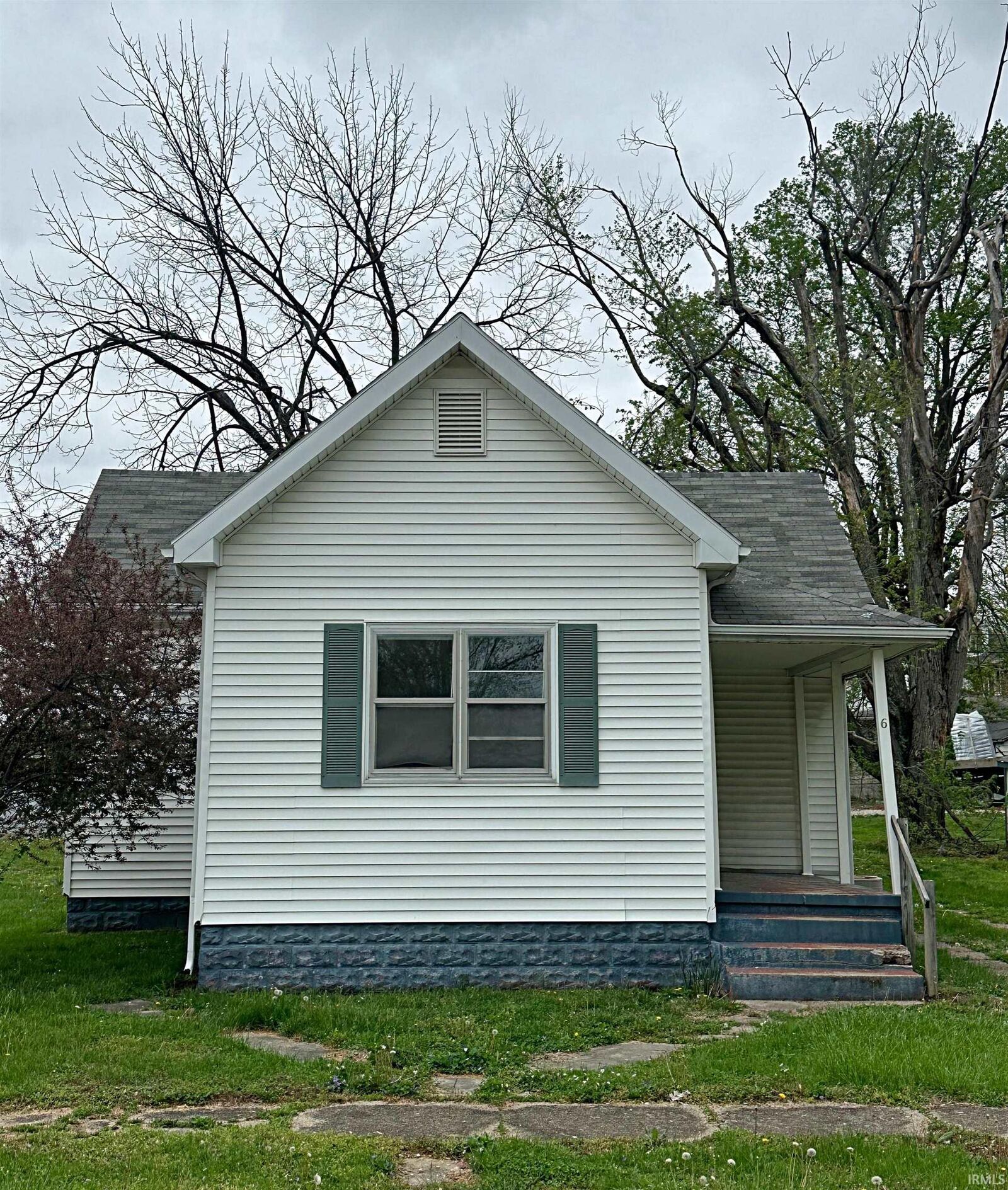 Property Photo:  6 E Pearl Street  IN 47501 
