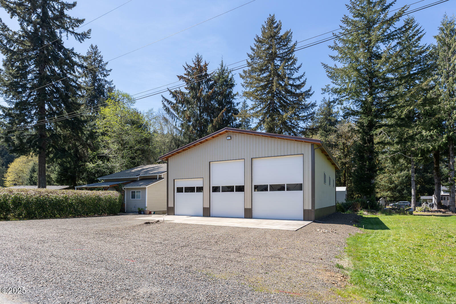 Property Photo: 24 N Trout Ln OR 97368