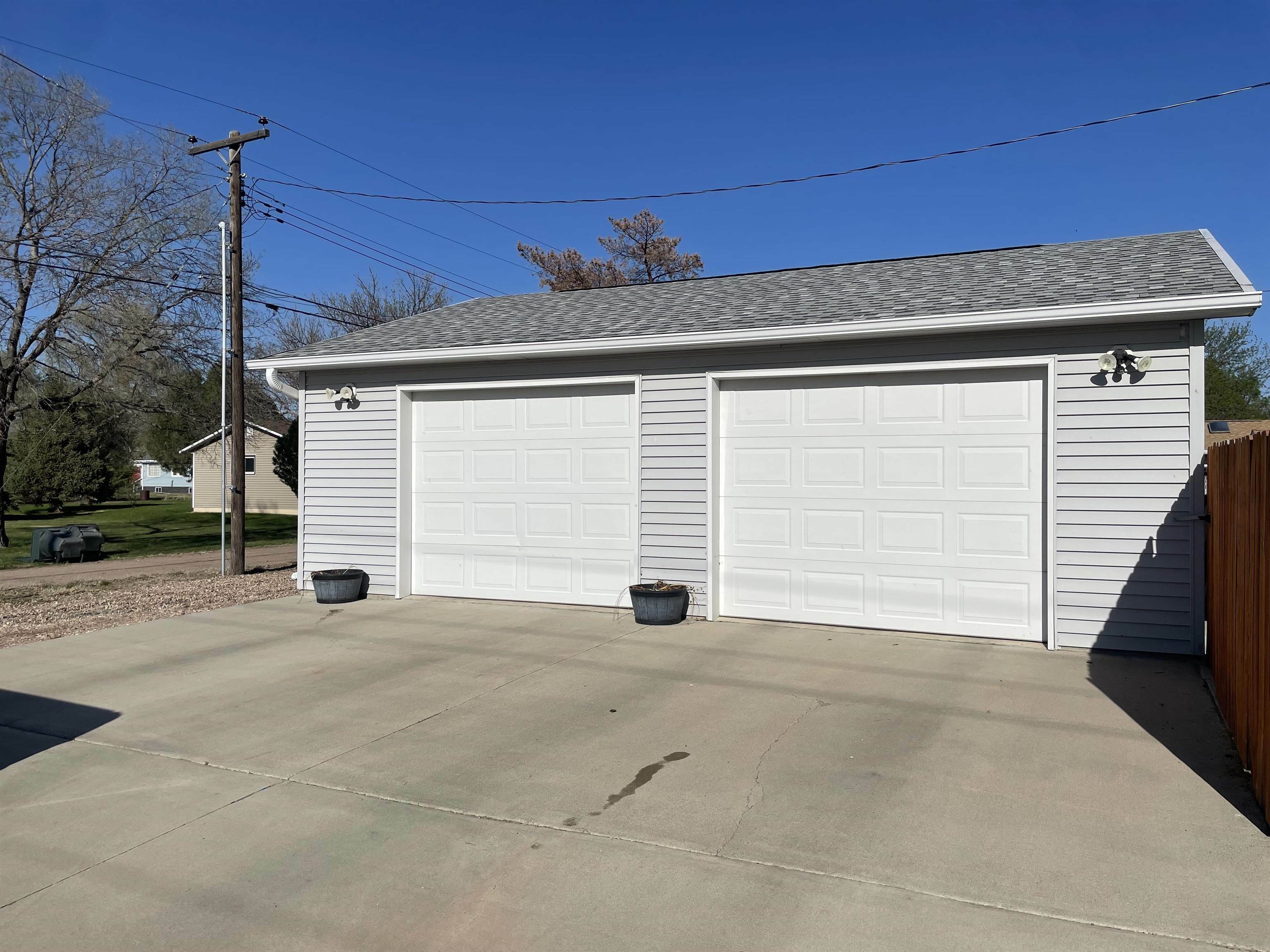 Property Photo: 1801 E Burlington NE 69101
