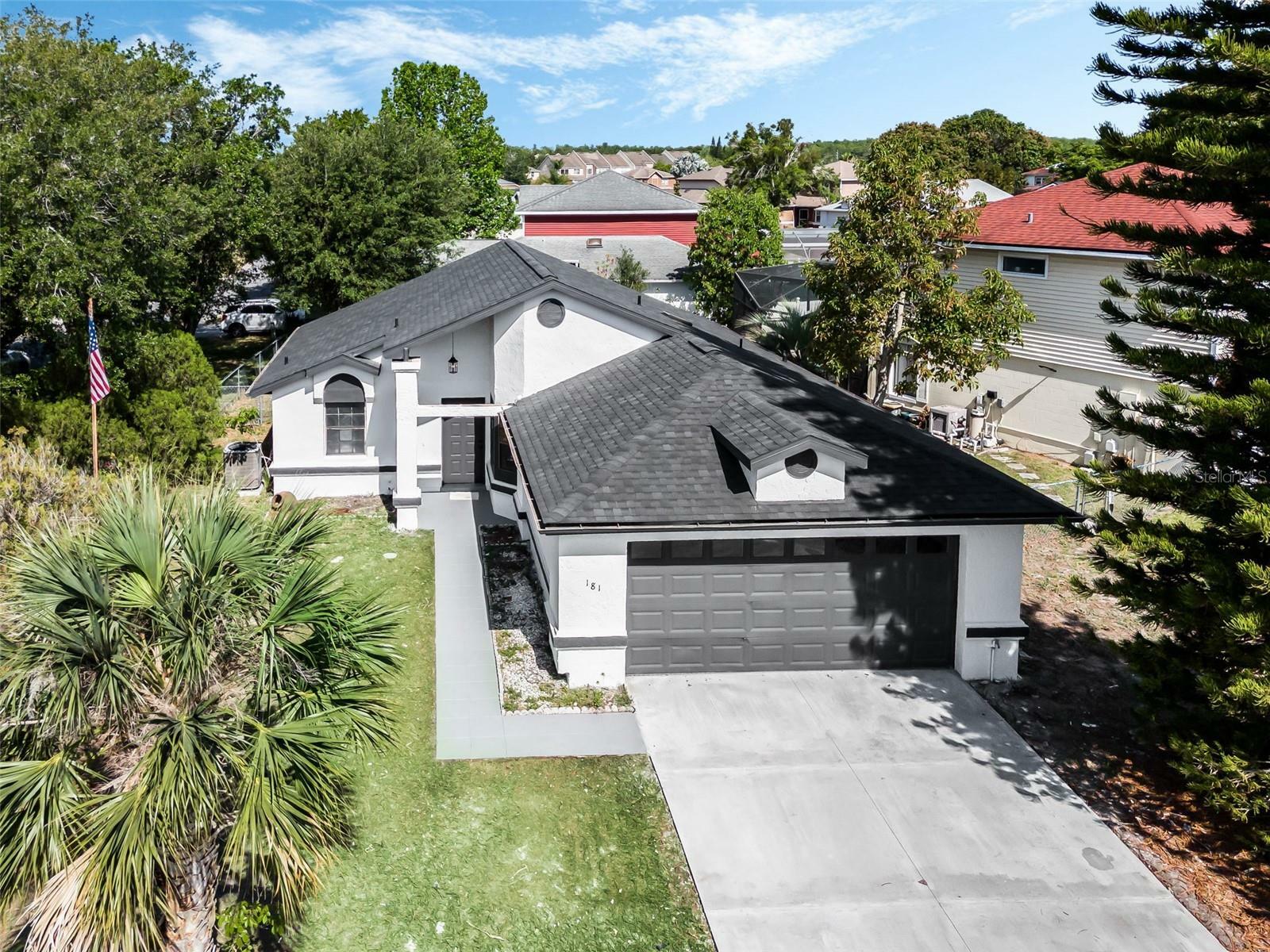 Property Photo: 181 Pinewood Circle FL 34743