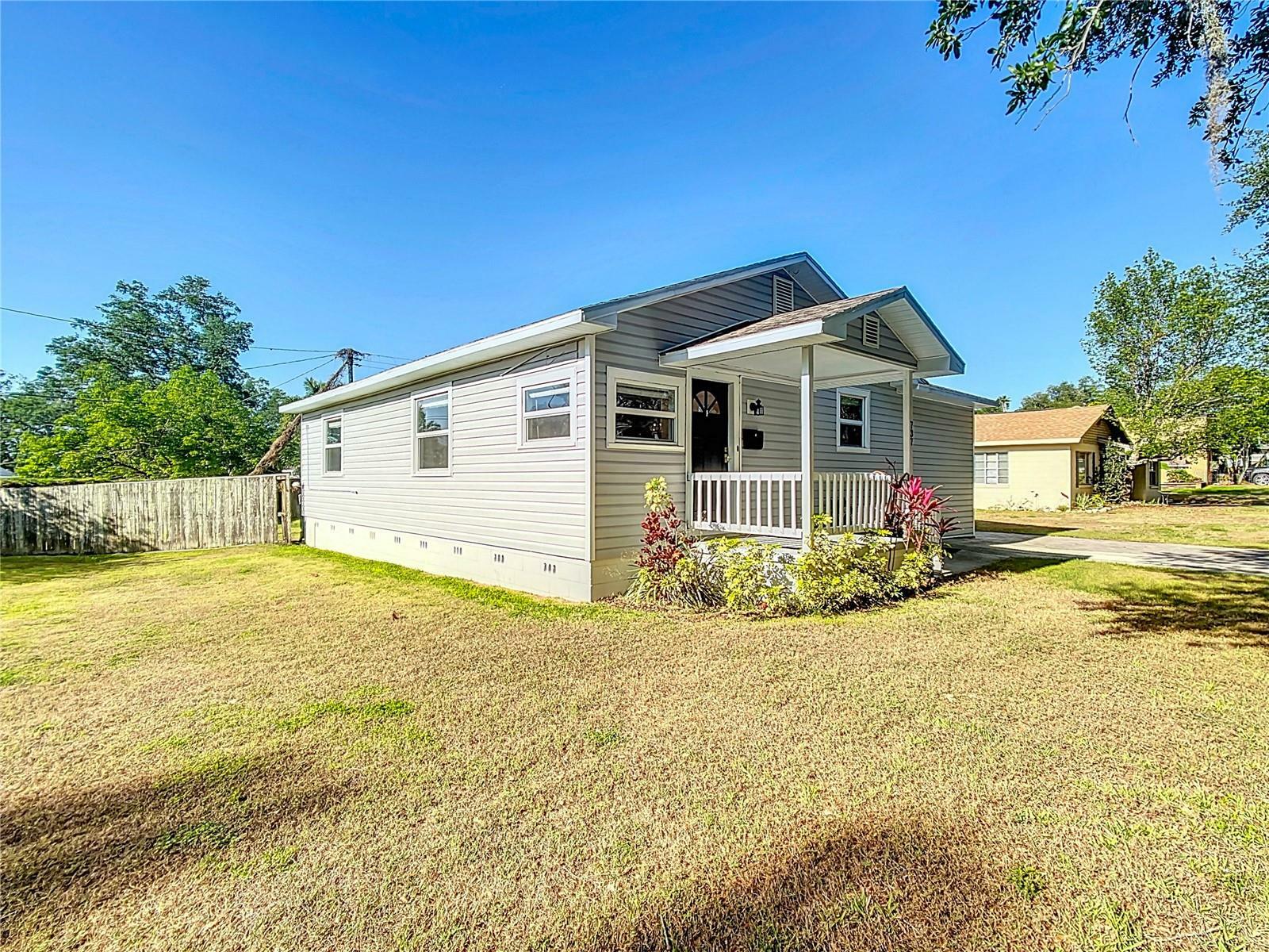 Property Photo: 737 Kensington Street FL 33803