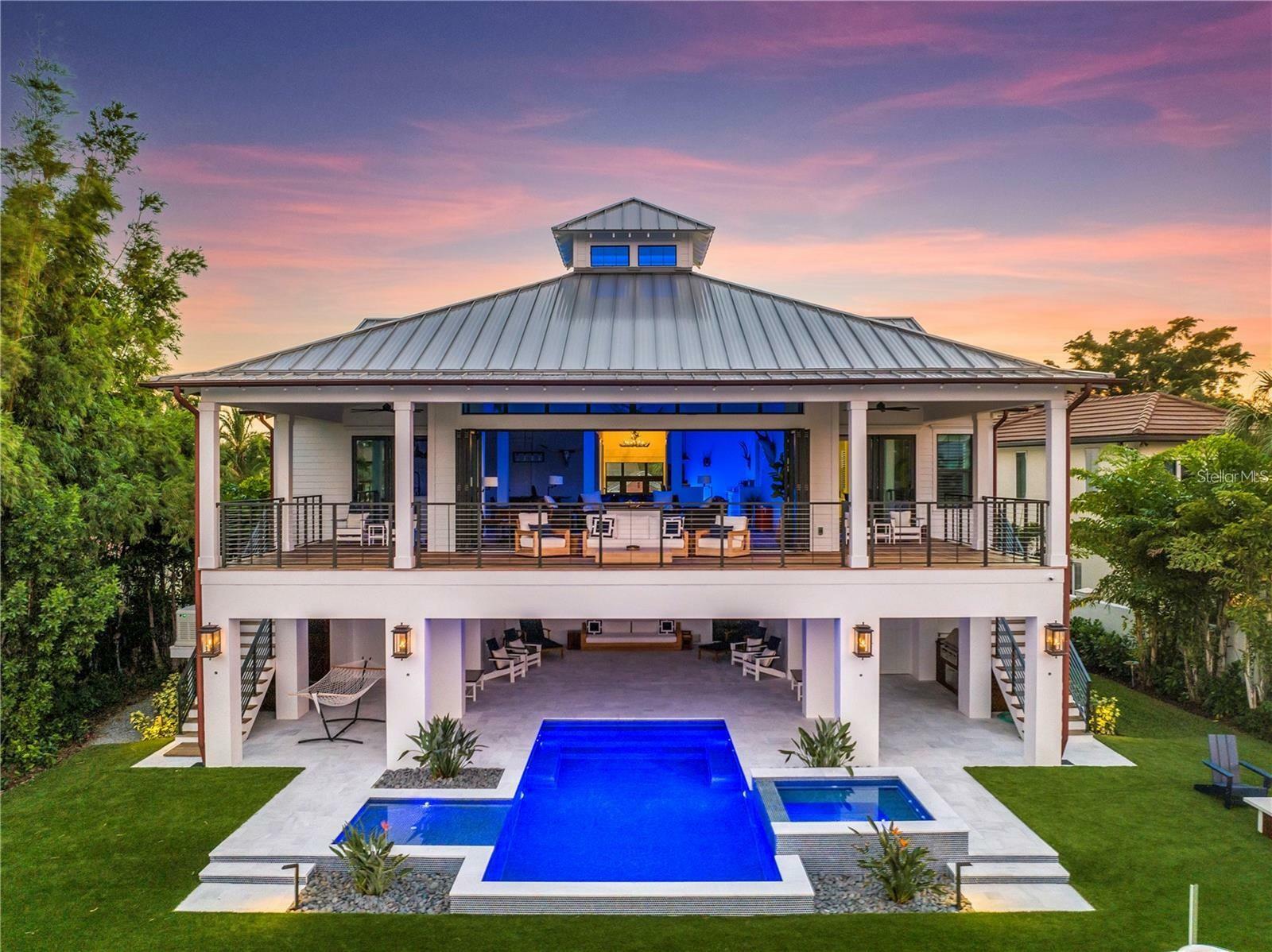Property Photo: 721 Brightwaters Boulevard NE FL 33704
