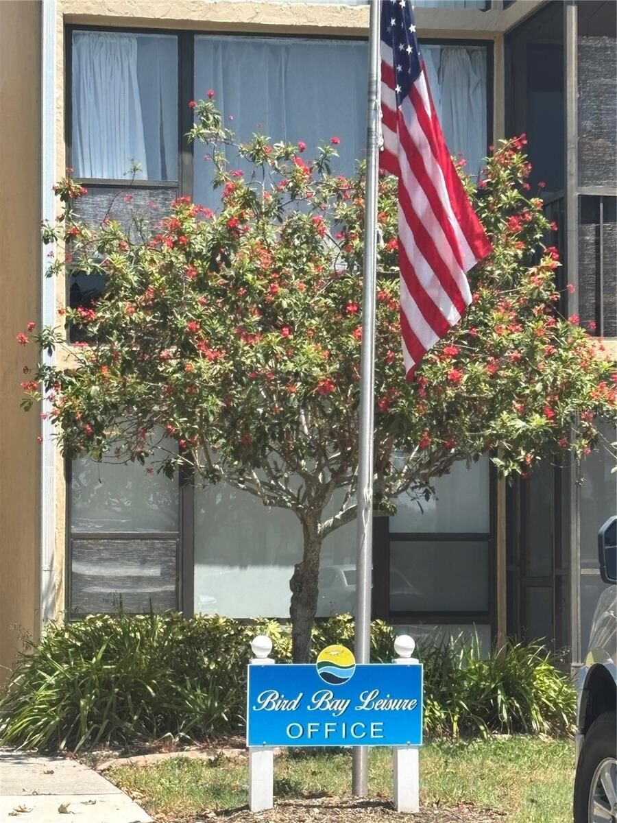 Property Photo:  618 Bird Bay Drive S 109  FL 34285 