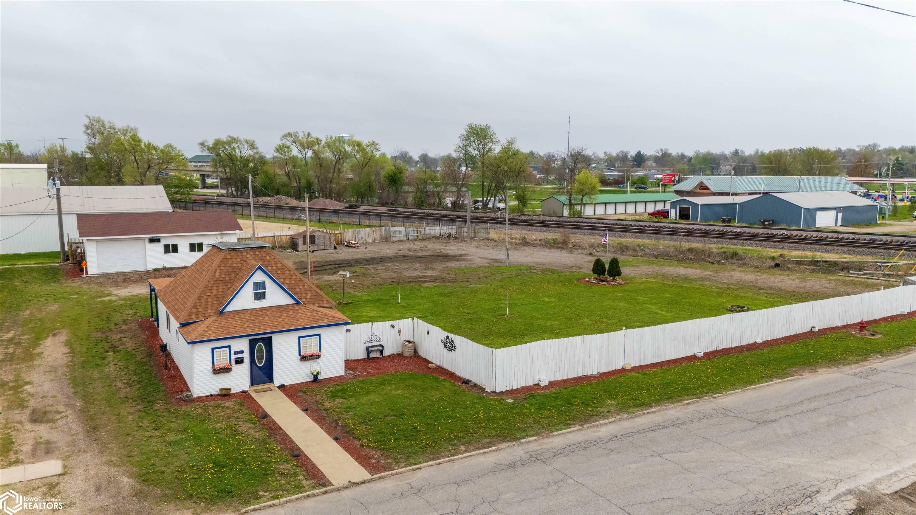 Property Photo: 704 &Amp 706 S 6th Street IA 50158
