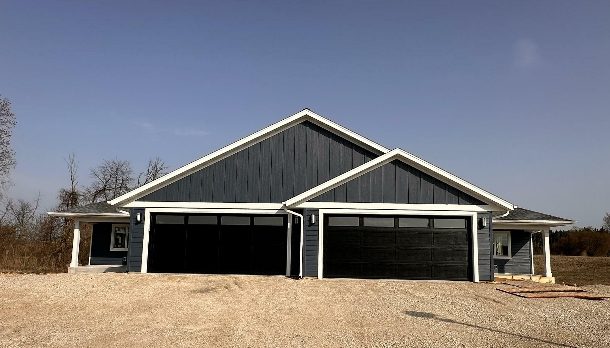 Property Photo: 552 Raybern Ct 19 WI 53075