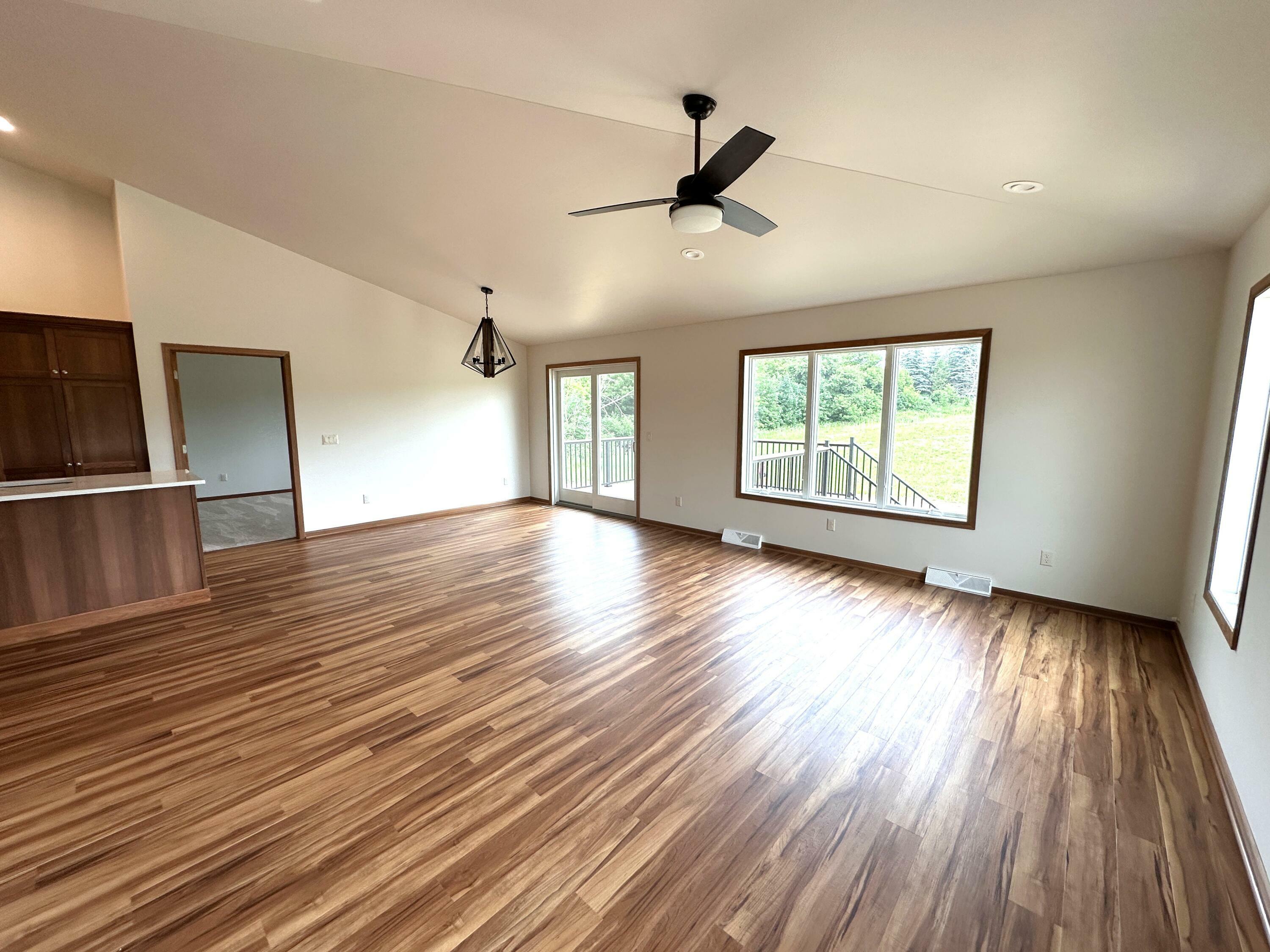 Property Photo: 552 Raybern Ct 19 WI 53075