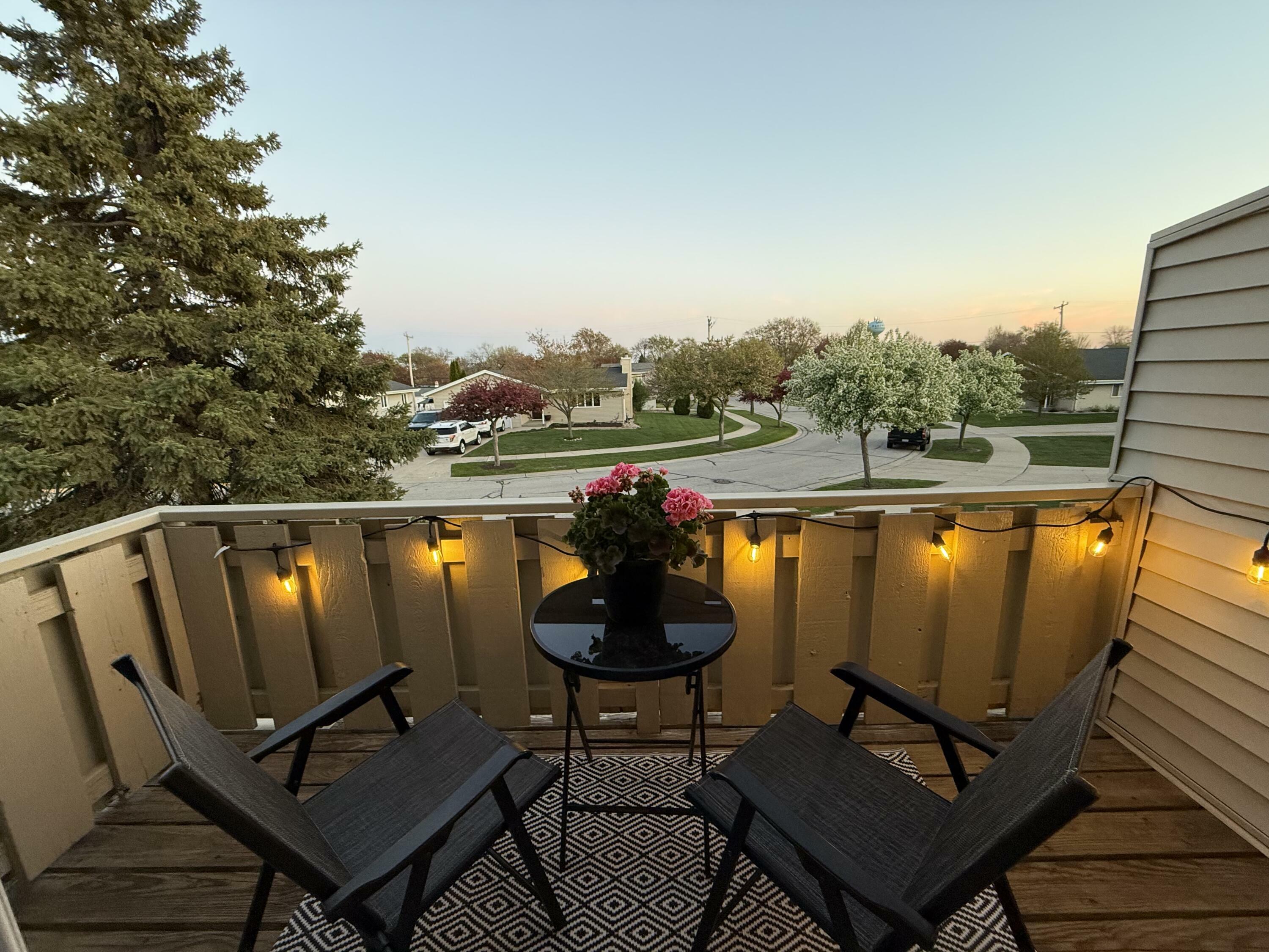 Property Photo: 2440 W Crabapple Ln 1 WI 53154