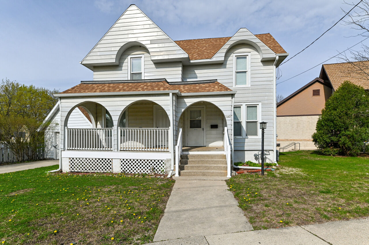 Property Photo:  165 S Perkins Blvd  WI 53105 