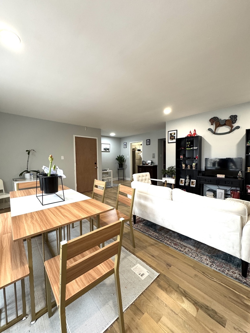 Property Photo: 6141 N Seeley Avenue 1D IL 60659