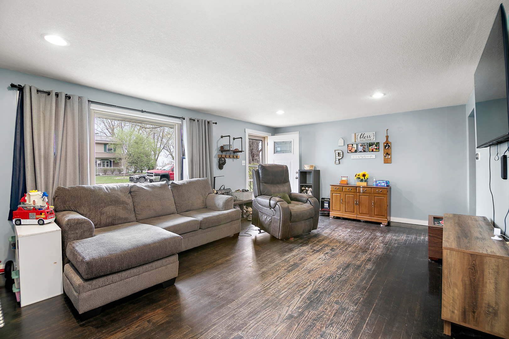 Property Photo: 4206 W Jean Street IL 60901