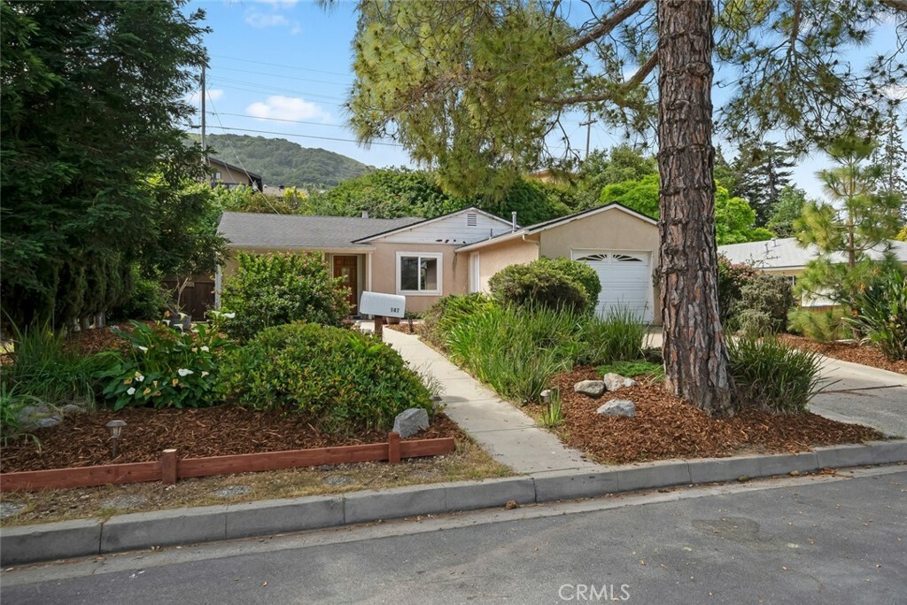 Property Photo: 147 Del Sur Way CA 93405