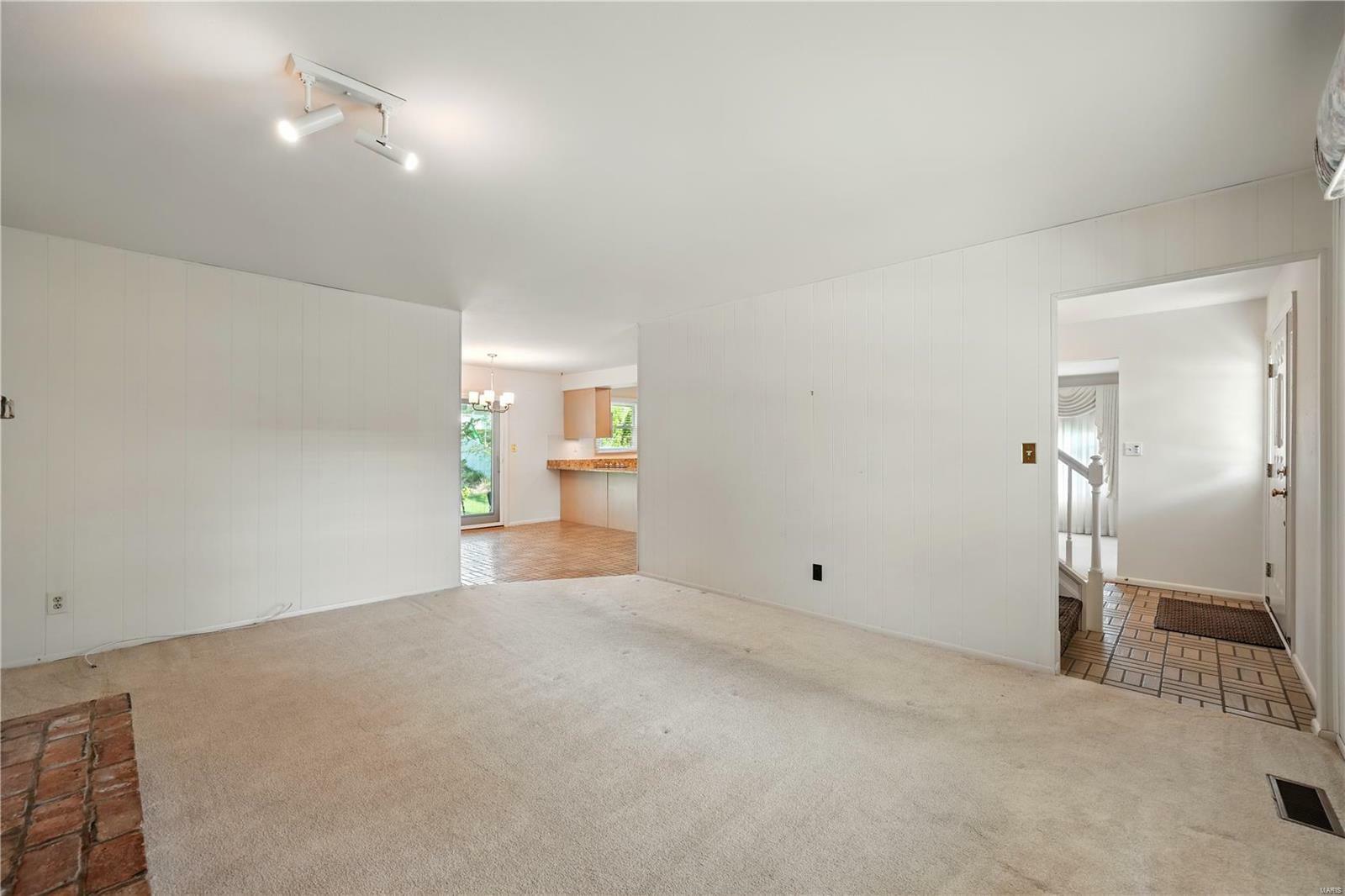 Property Photo: 809 Dutch Mill Drive MO 63011