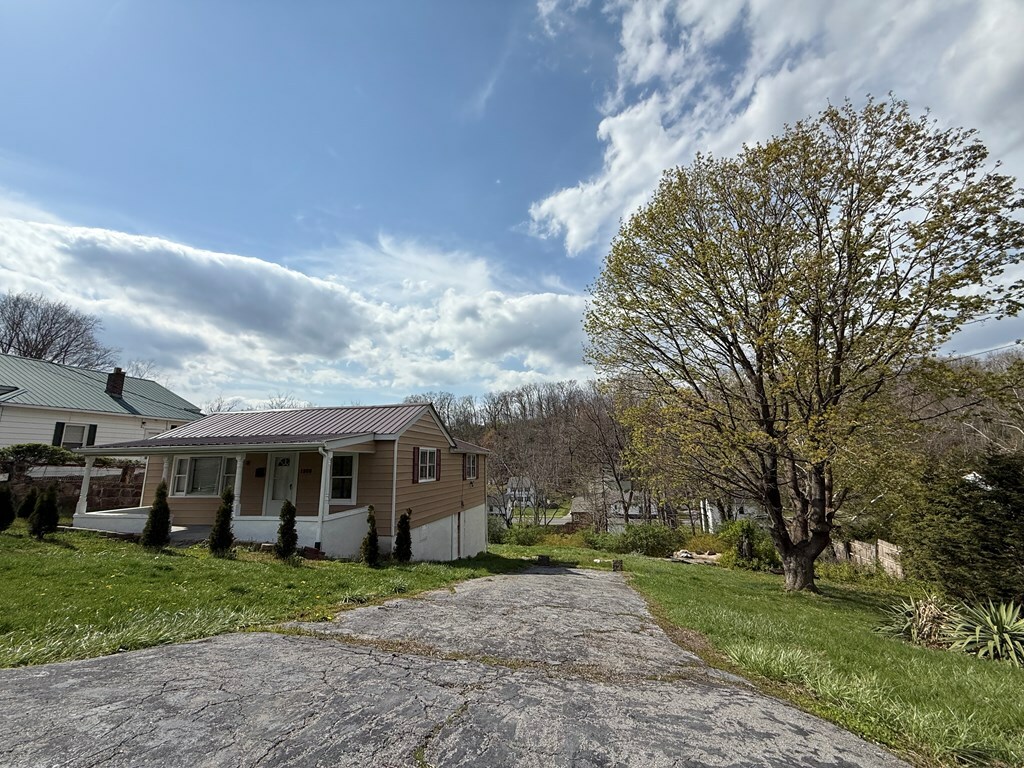 Property Photo: 1908 Ohio Street WV 24701