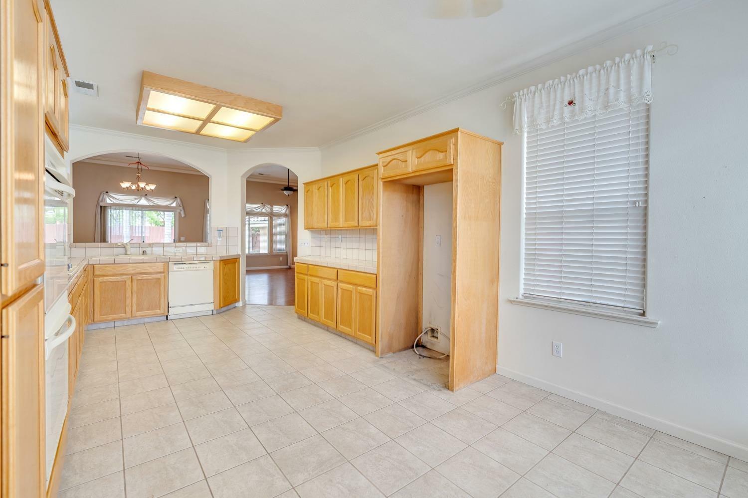 Property Photo: 722 Ruddy Court CA 93635