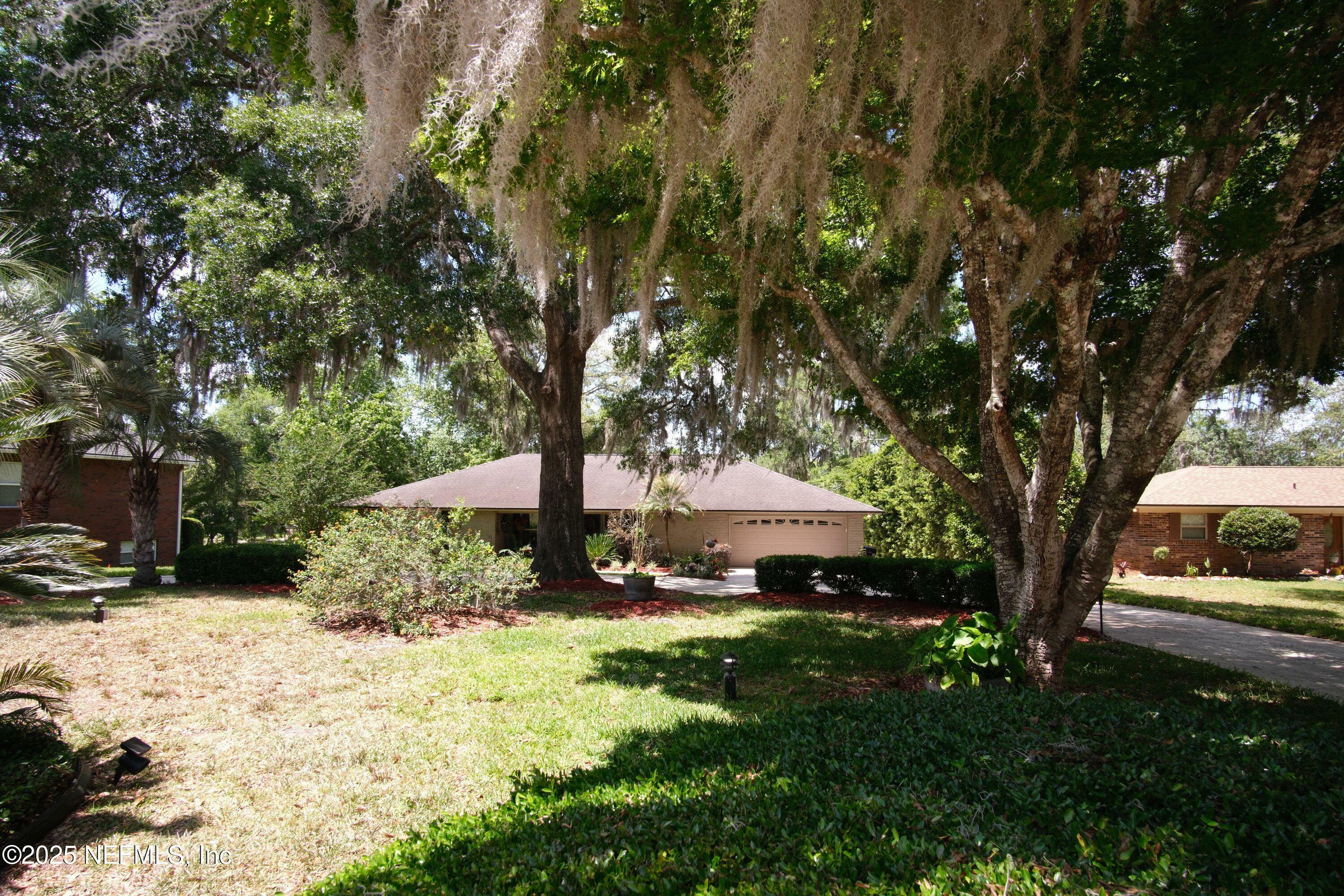 Property Photo: 917 Arthur Moore Drive FL 32043