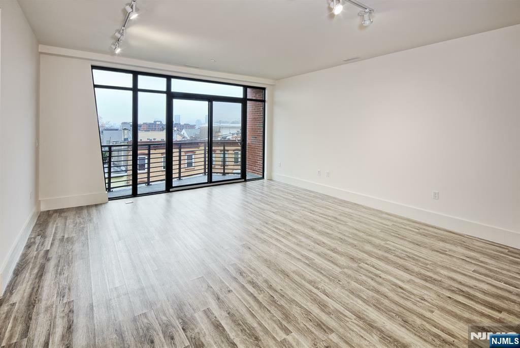 Property Photo:  391 Palisade Avenue 404  NJ 07307 