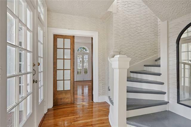 Property Photo: 4237 Fontainebleau Street A LA 70125