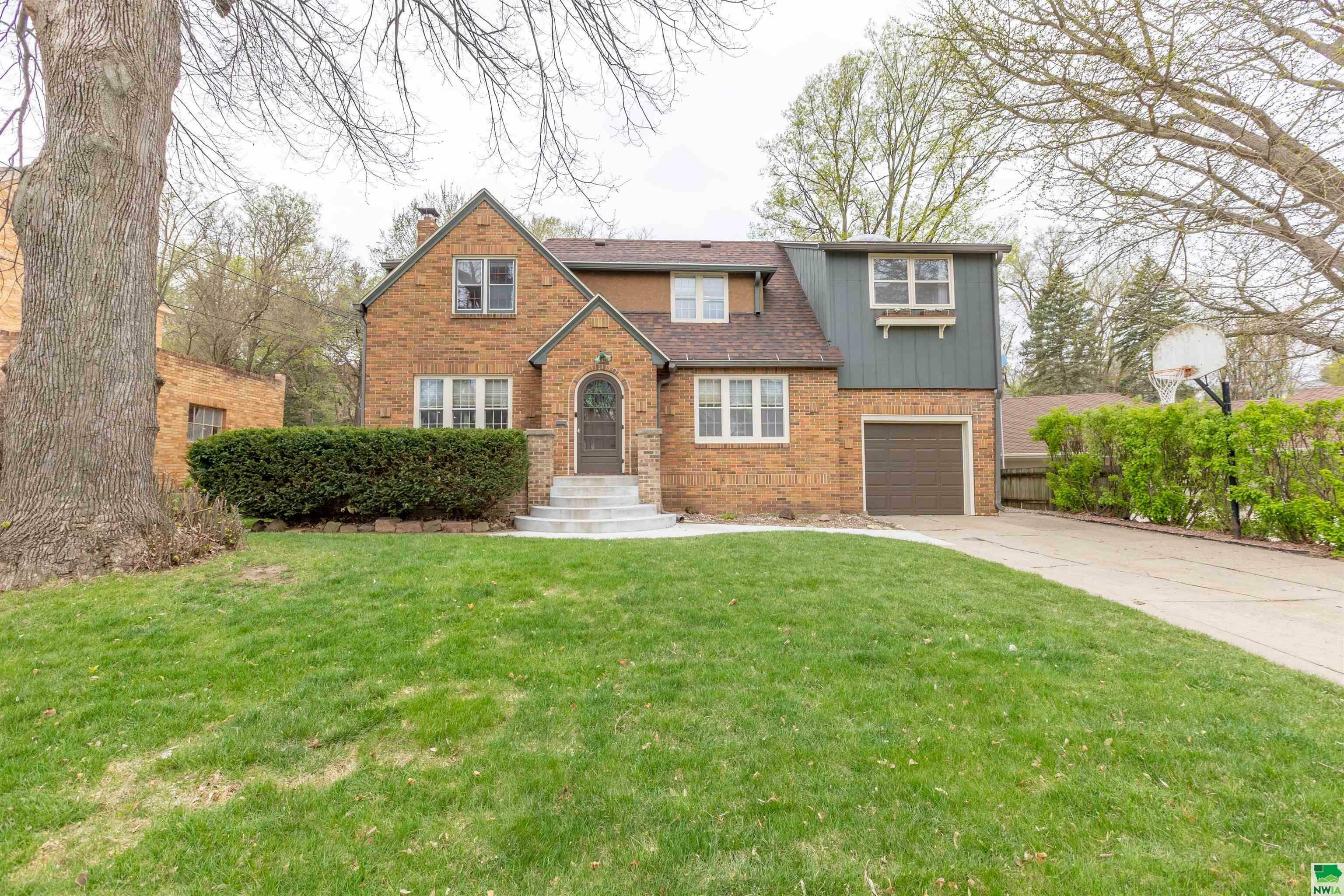 Property Photo: 3055 Valley Drive IA 51104