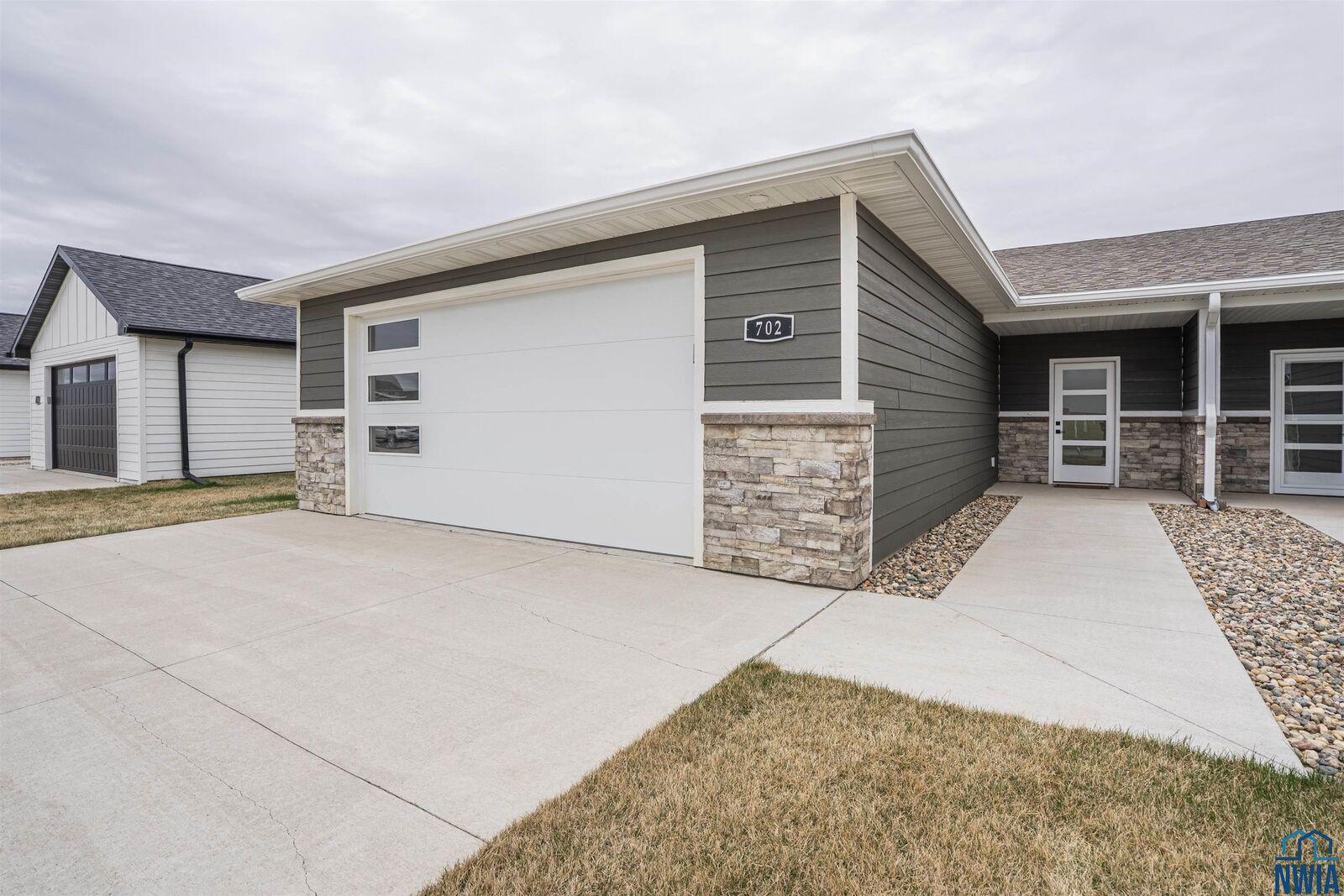 Property Photo: 702 17th St SE 2 IA 51041