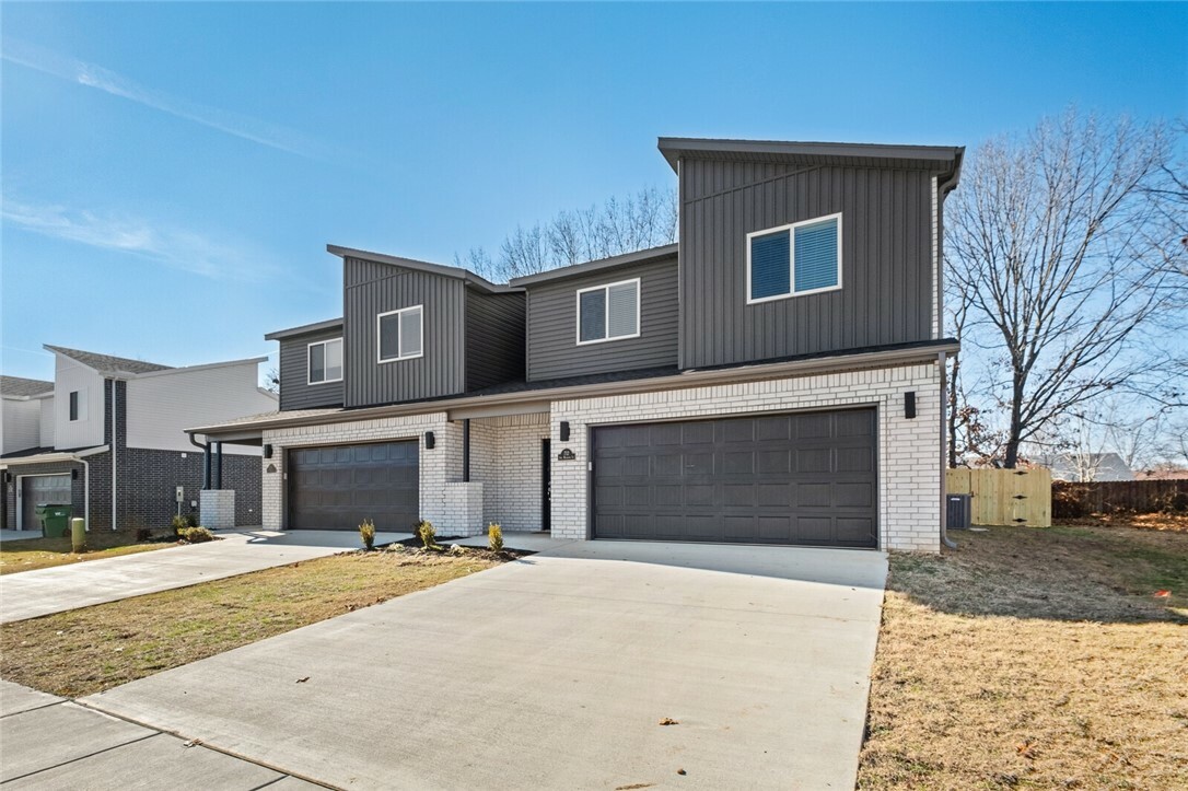 Property Photo: 712 Sun Meadows Loop AR 72719
