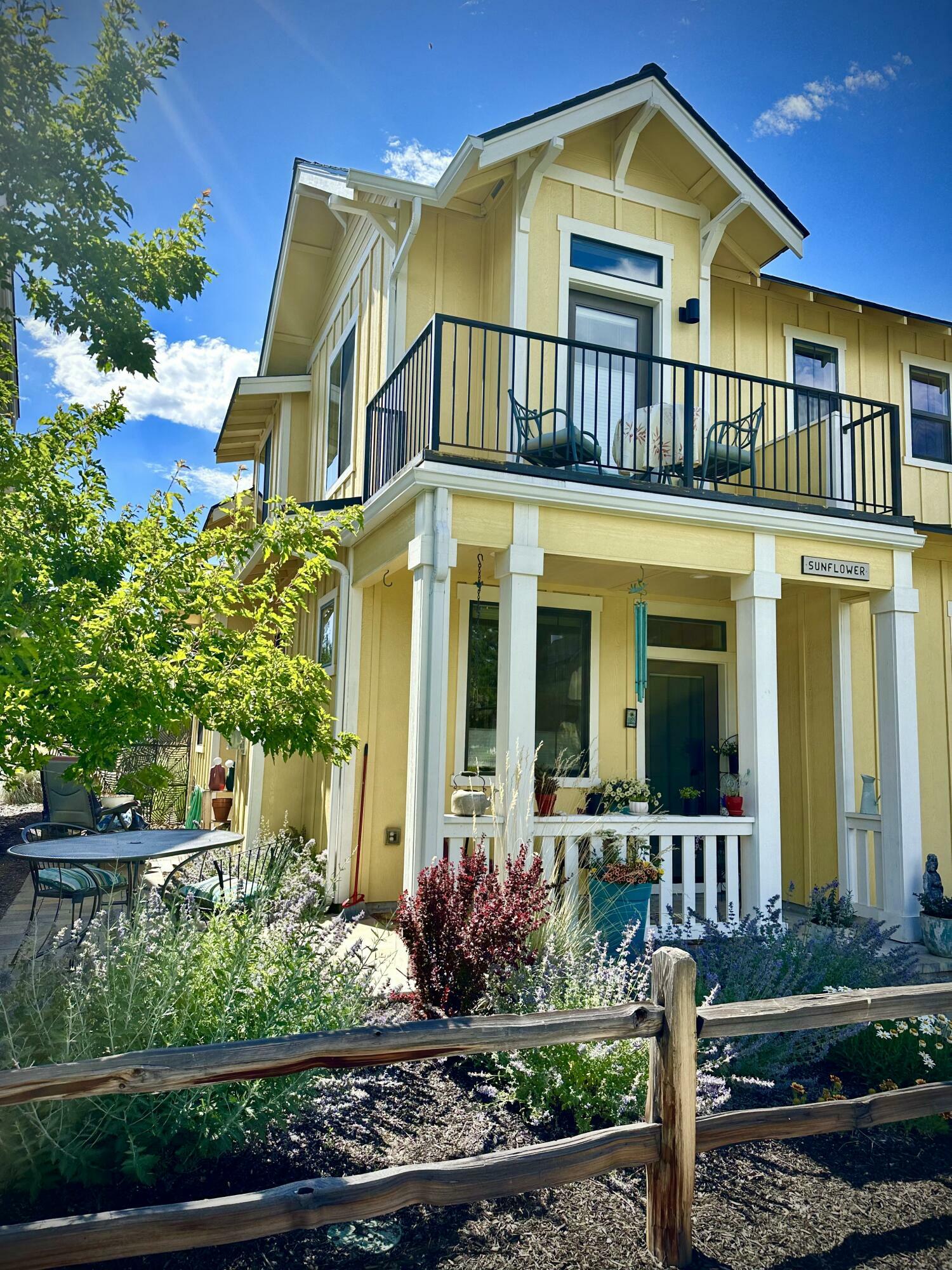 Property Photo: 1112 N Wildflower Lane OR 97759