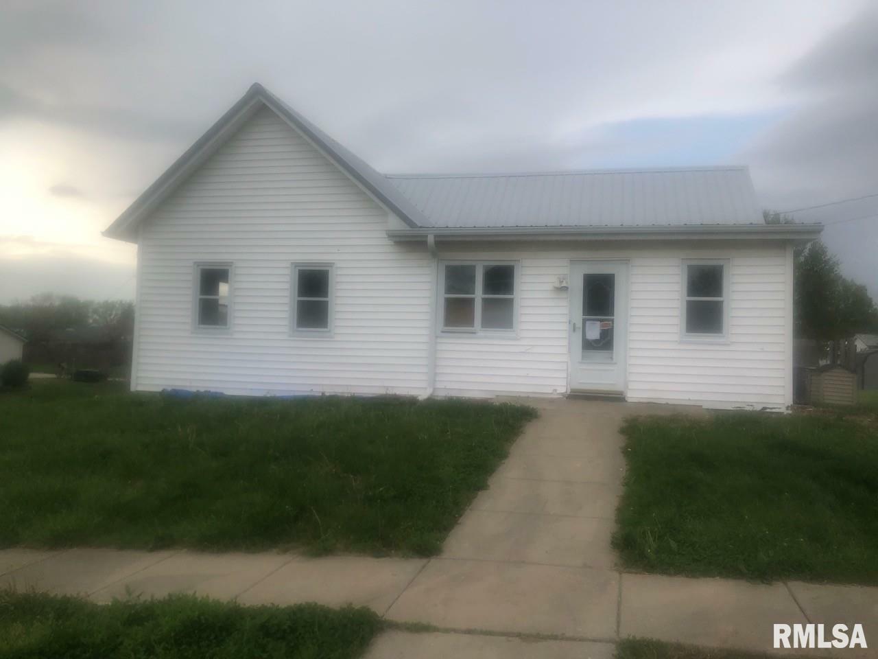 Property Photo: 312 W York Street IL 62320