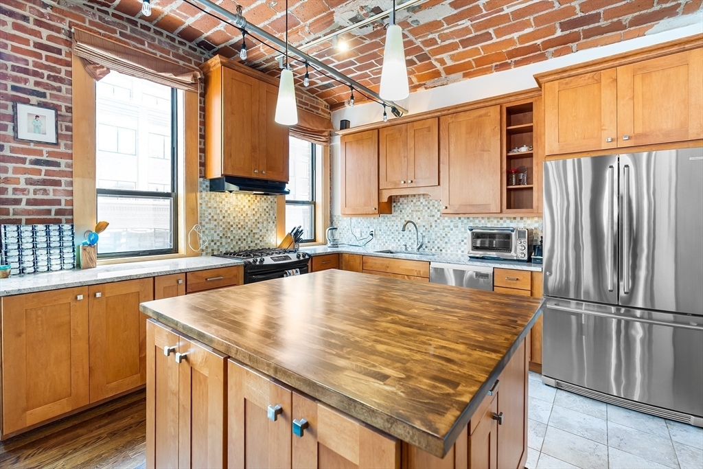 Property Photo:  121-123 Beach St 801  MA 02111 