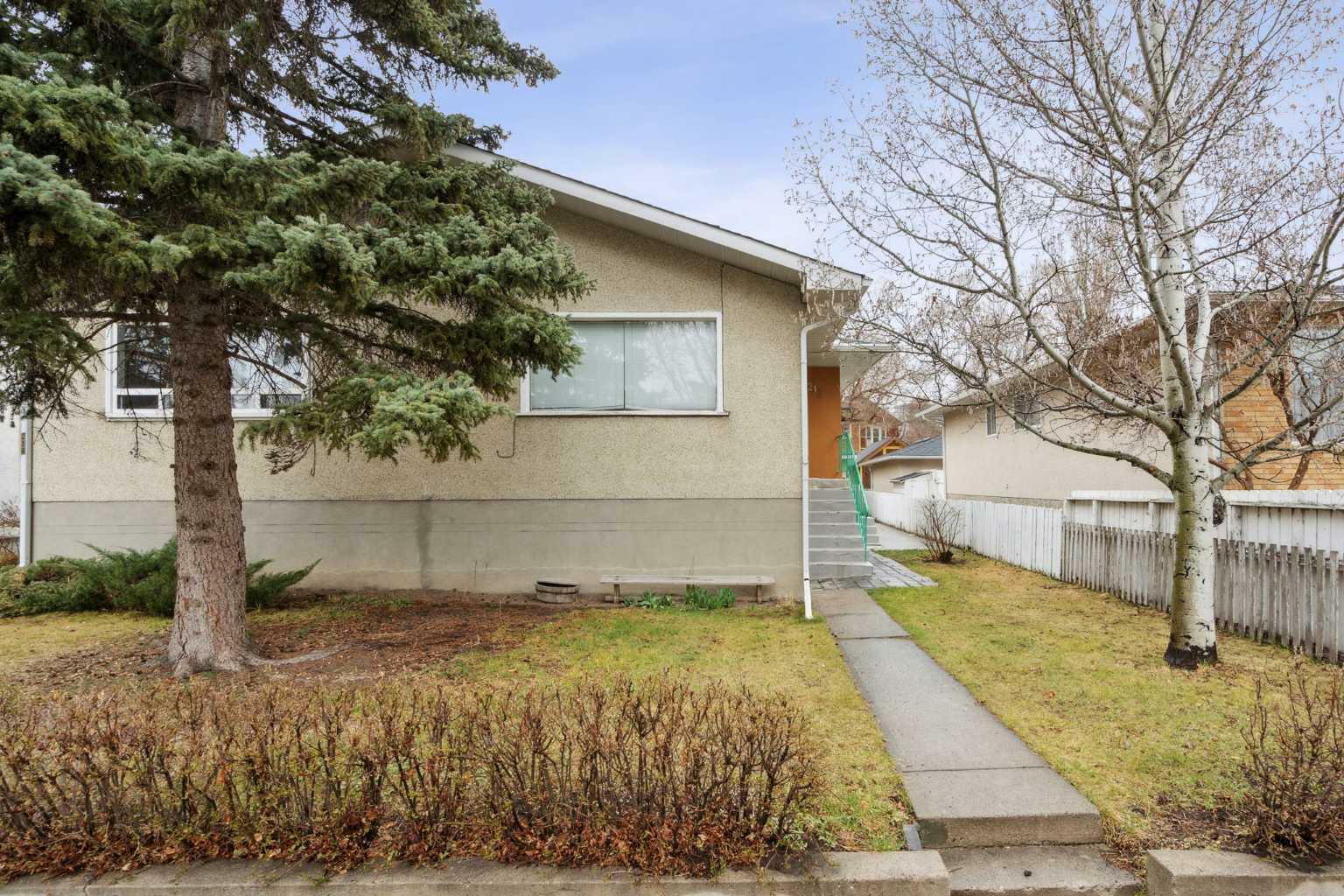 Property Photo:  212 11A Street NE  AB T2E 4P1 