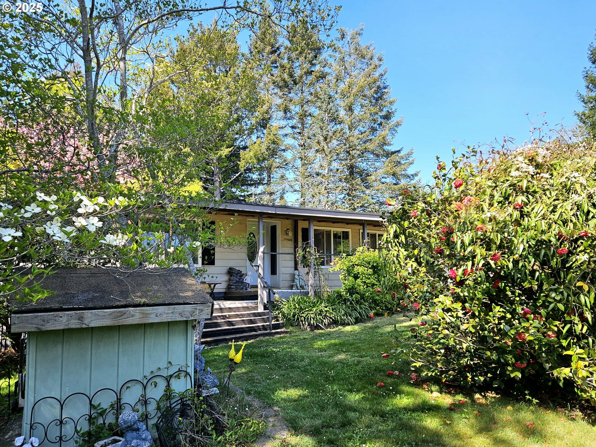 Property Photo: 96503 Alder Ridge Rd OR 97415